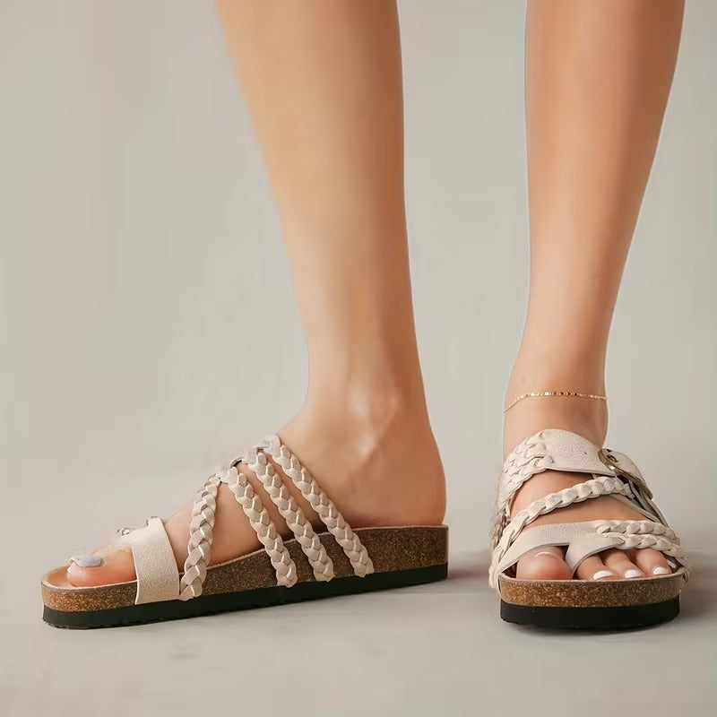 Dép sandal nữ mùa hè da thật thiết kế tết bện với đệm hỗ trợ.